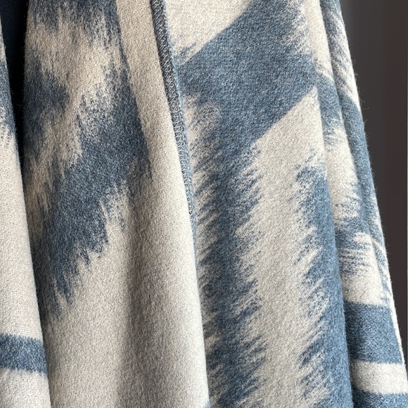 NWOT Frye Wrap/Poncho 100% Wool - Picture 3 of 6